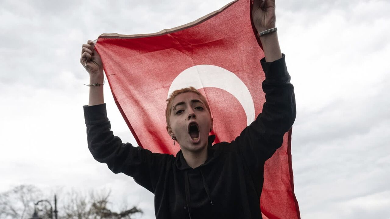 بانک مرکزی ترکیه ۱۲ میلیارد دلار صرف جلوگیری از سقوط لیر کرد