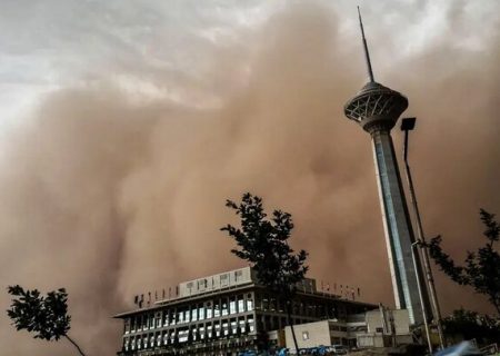 باد شدید و طوفان در راه پایتخت/ سازه‌های سست دور شوید