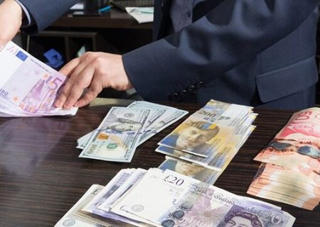 تجار امسال چقدر ارز معامله کردند؟