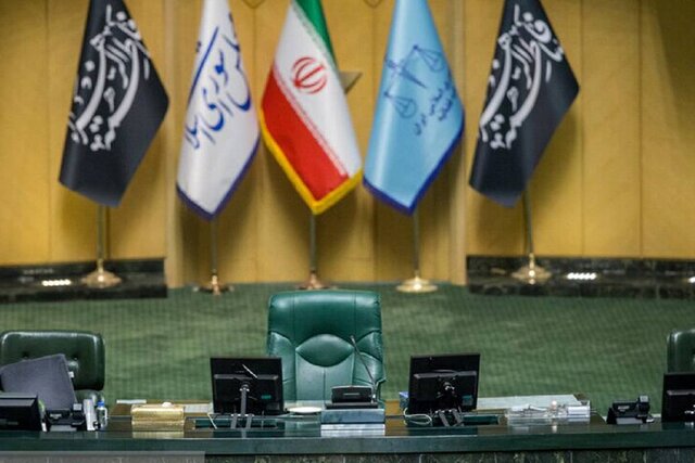 ۲۱ سال حاشیه‌نشینی زنان از هیئت رئیسه مجلس