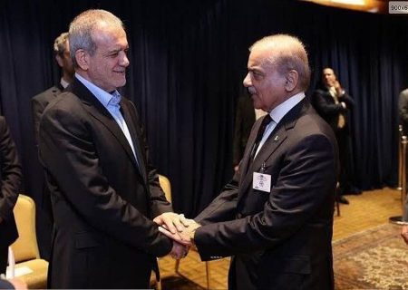 استقبال رسمی پزشکیان از نخست‌وزیر پاکستان در سعدآباد