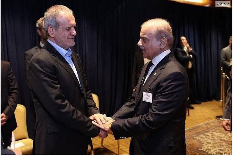 استقبال رسمی پزشکیان از نخست‌وزیر پاکستان در سعدآباد