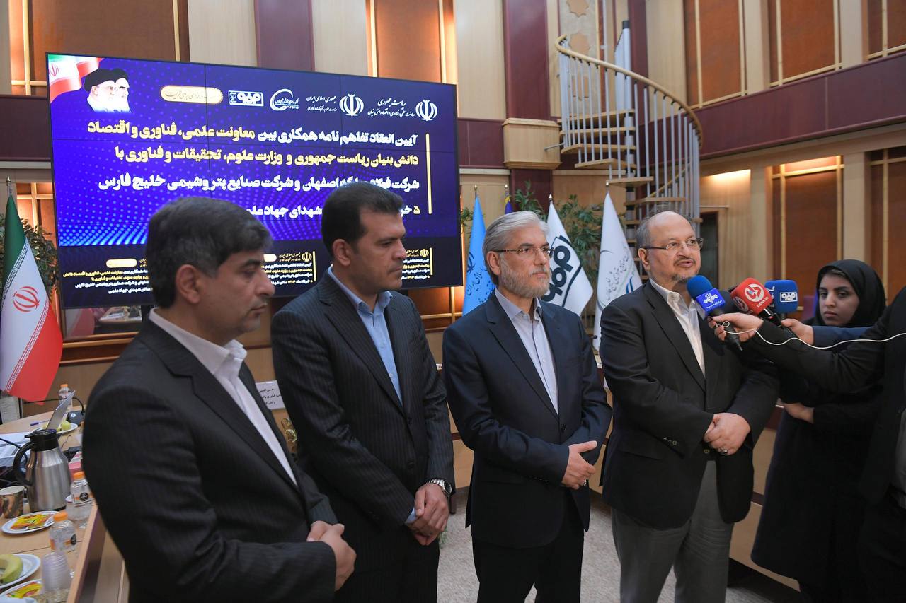 محمد شریعتمداری