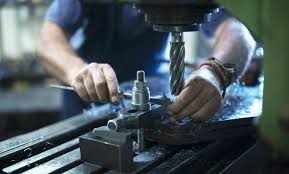توسعه انرژی‌های تجدیدپذیر جایگزین تعطیلی صنایع شود