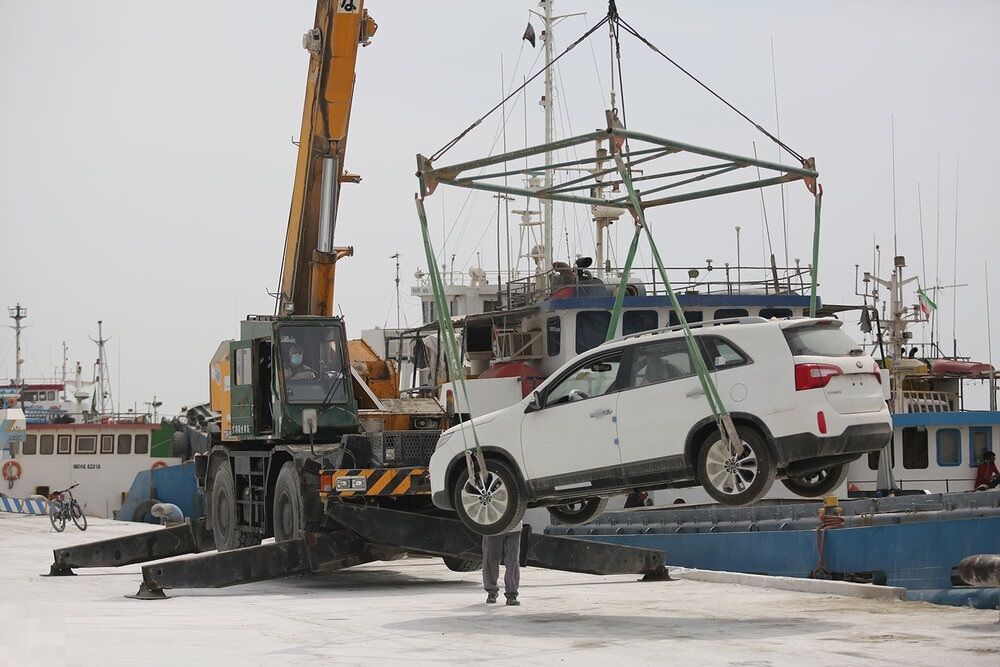 واردات خودروی کارکرده بالای ۲۵۰۰ سی‌سی به مناطق آزاد ممکن شد