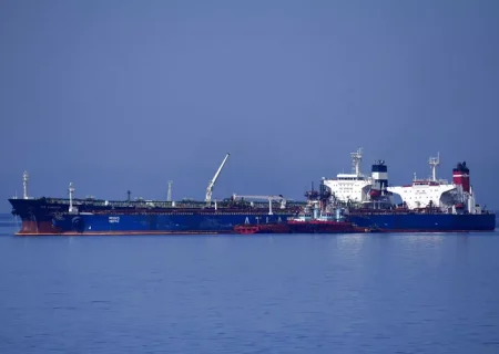 نفت ایران روی آب انباشته شد، اقتصاد در آستانه هشدار