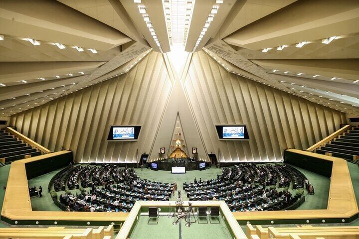 استیضاح‌ وزرا از دستورکار مجلس خارج شد