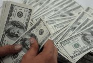 کاهش قیمت دلار با افزایش عرضه در بازار